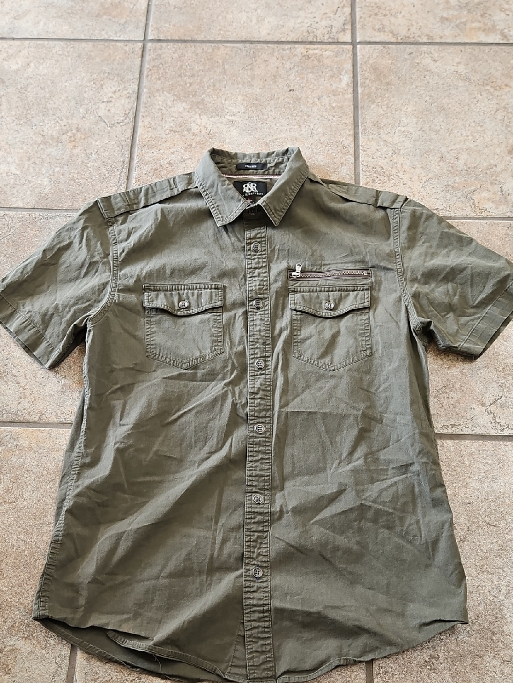 Rock & Repubkic Men's Olive Green Short Sleeve Button-Down Shirt